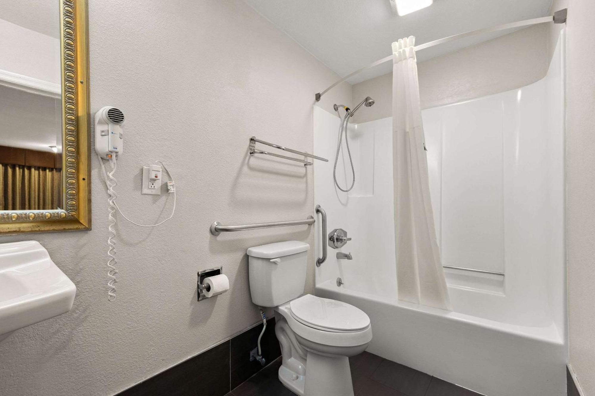 Econo Lodge White Pine Morristown I-81 & I-40 Split المظهر الخارجي الصورة