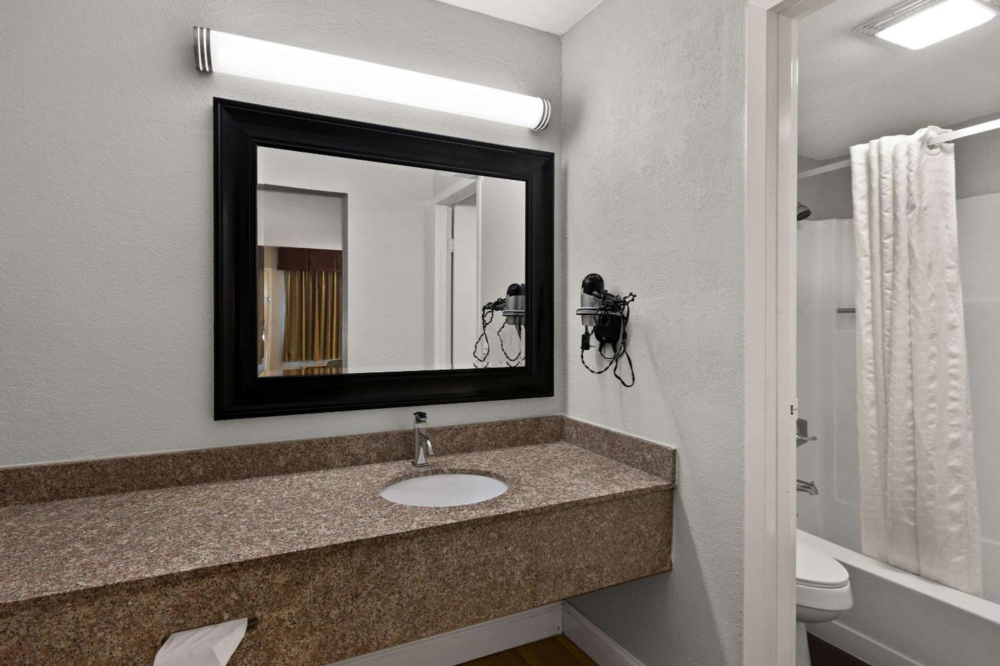 Econo Lodge White Pine Morristown I-81 & I-40 Split المظهر الخارجي الصورة