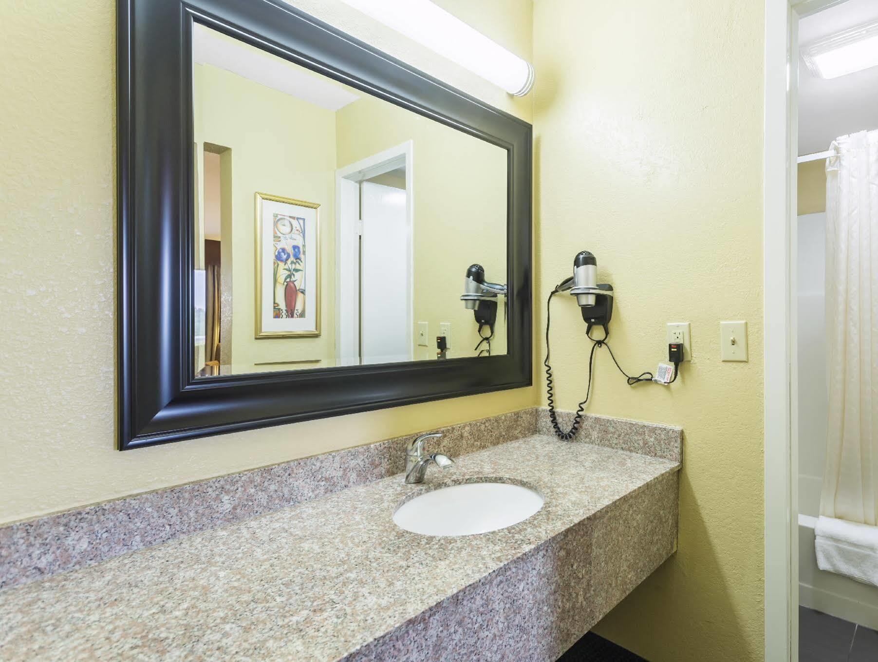Econo Lodge White Pine Morristown I-81 & I-40 Split المظهر الخارجي الصورة